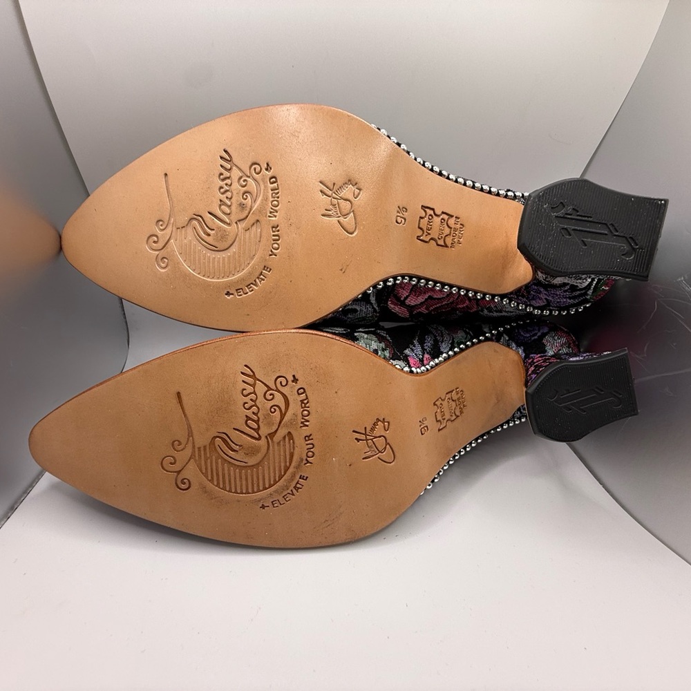 John Fluevog Classy Lili Tapestry floral embroidered heels - Picture 4 of 8